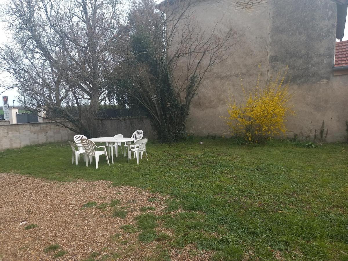 L'Univers, Vous Et Nous Pouilly-sur-Vingeanne Екстериор снимка